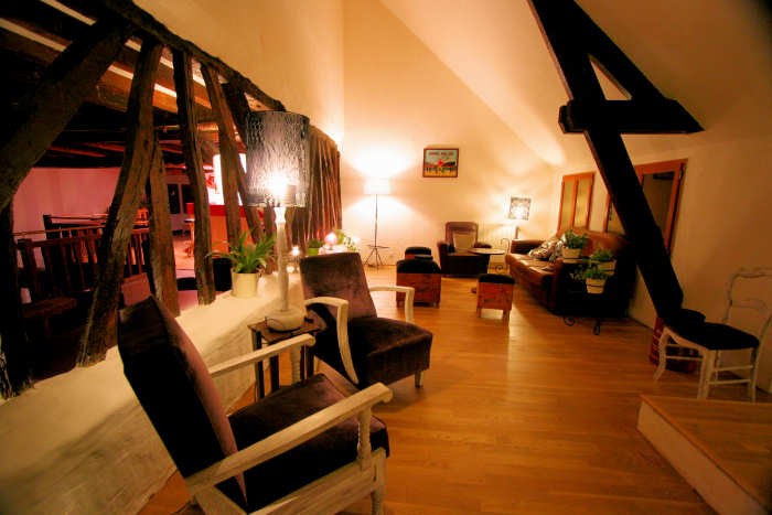 BARLOUNGE10.JPG