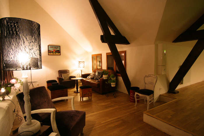 BARLOUNGE13.JPG